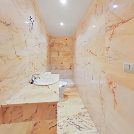 4 Bedroom Cozy In Apartment Navaluenga