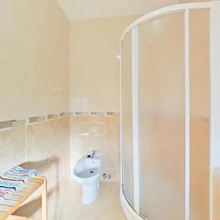 4 Bedroom Cozy In Apartment