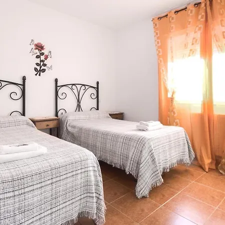 4 Bedroom Cozy In Apartment *