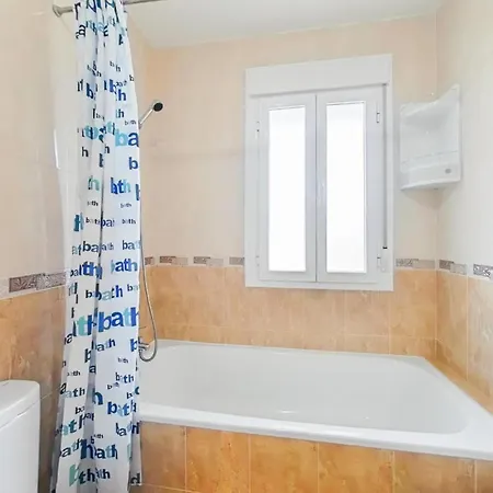4 Bedroom Cozy In Apartment